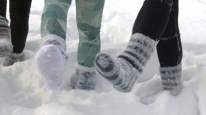 Běh ve sněhu v ponožkách? Ve Finsku se šíří nový fitness trend
